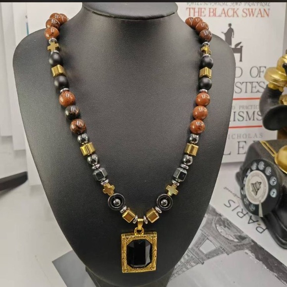 Necklaces - Picture 3 of 4